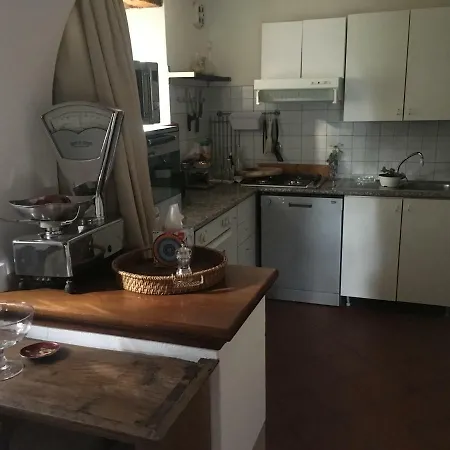 Castei Villa Garda (Verona)